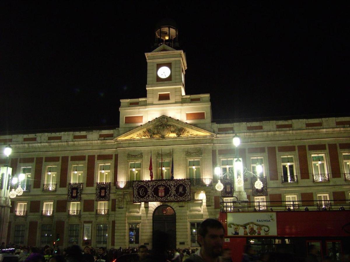 Apartamentos Felipe IV Plaza Mayor Madrid Exterior photo